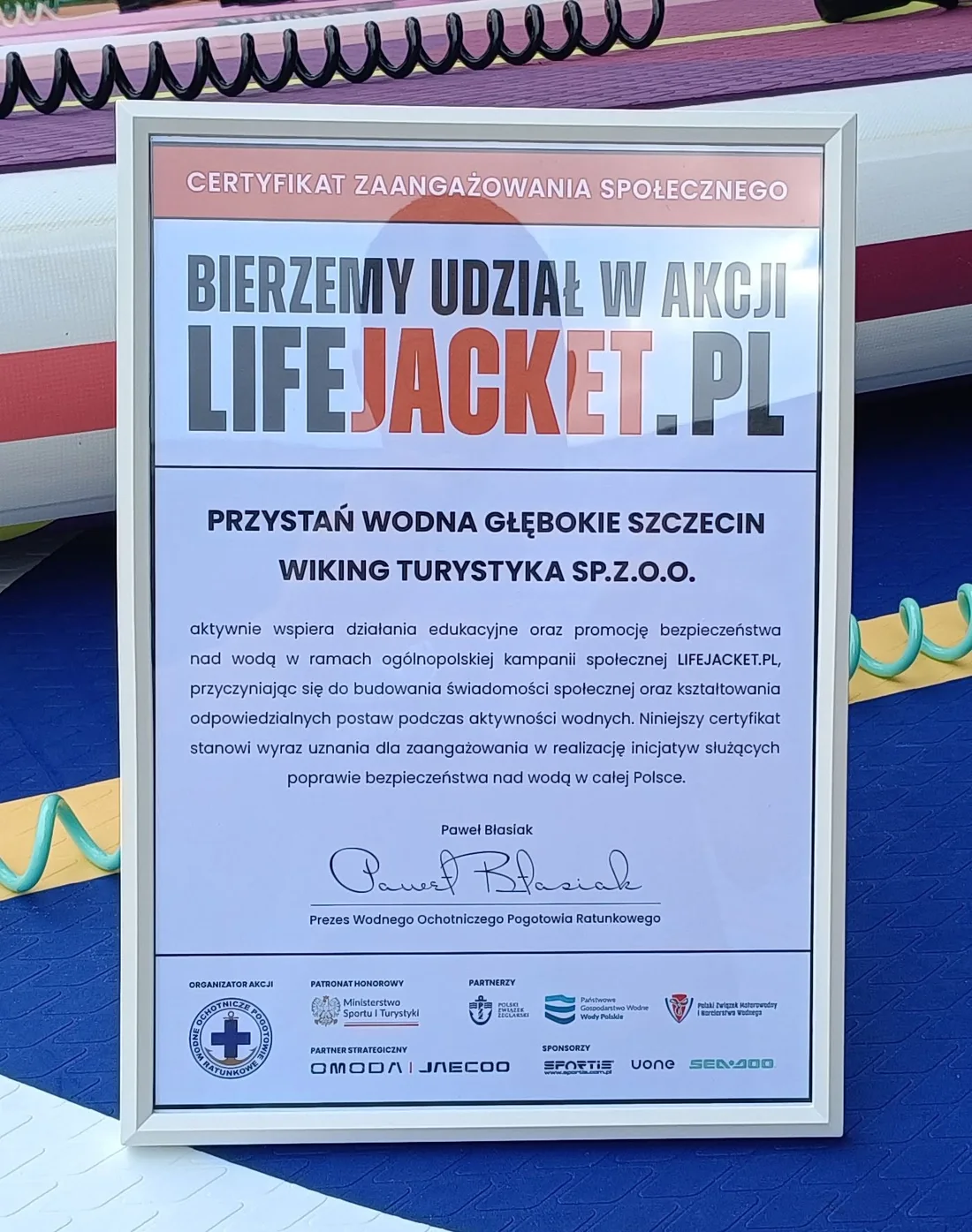 Certyfikat zaangażowania społecznego w kampanii LIFEJACKET.PL dla Przystani Wodnej Głębokie Szczecin / Wiking Turystyka Sp. z o.o.